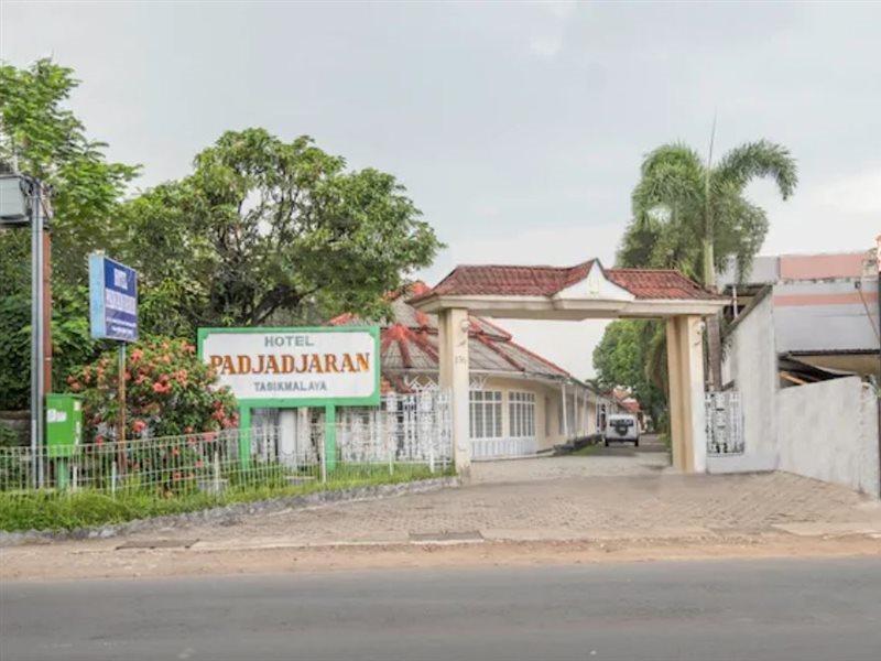 Super Oyo 2346 Hotel Padjadjaran 1 Tasikmalaya Buitenkant foto